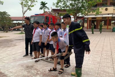 DIỄN TẬP PHÒNG CHÁY CHỮA CHÁY VÀ CỨU NẠN CỨU HỘ – CHUNG TAY VÌ MÔI TRƯỜNG HỌC ĐƯỜNG AN TOÀN